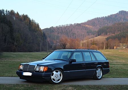 Mercedes-Benz E 230