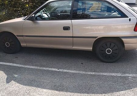 Opel Astra 1.6 -