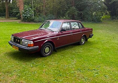 Volvo 244 1984 diesel Bordeaux rood