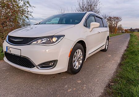 Chrysler Pacifica - UNFALLFREI