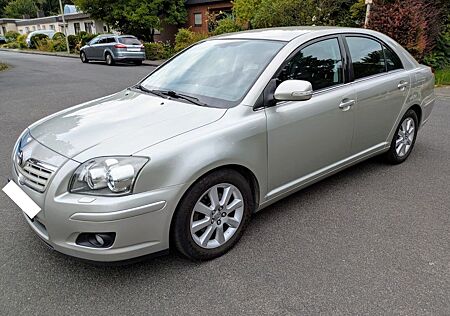 Toyota Avensis Executive 1.8 Automatik/ Sport/ geflegt