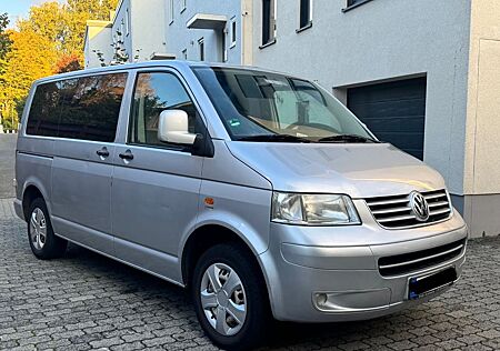 VW T5 Transporter Volkswagen 1,9 9 Sitzplätze
