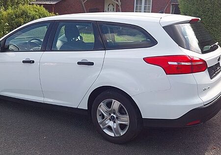 Ford Focus Kombi EURO 6 ZAHNRIEMEN NEU KLIMA
