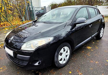 Renault Megane III Lim. 1.6i 16V 5-trg. " Je t'aime"