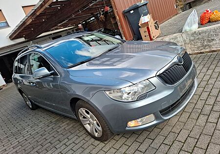 Skoda Superb 2.0 TDI DSG Exclusive Combi Exclusive