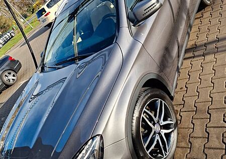 Mercedes-Benz GLA 200 -
