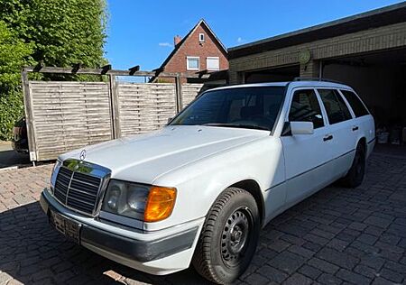 Mercedes-Benz 230