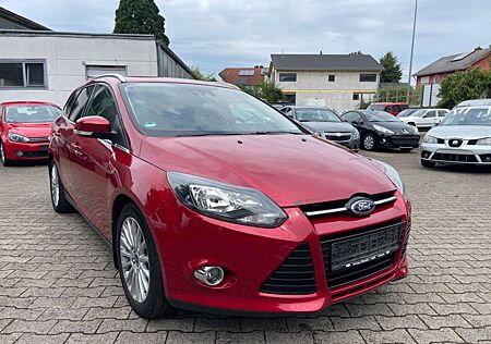 Ford Focus Turnier Titanium*LEDER*KAMERA*TÜV NEU*SHZ*