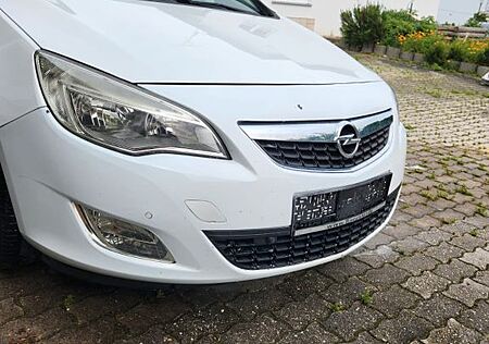 Opel Astra 1.7 CDTI TÜV neu, 8-fach bereift