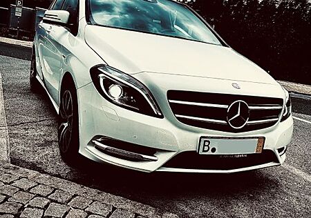 Mercedes-Benz B 200 BlueEFFICIENCY -