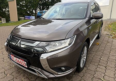 Mitsubishi Outlander PHEV 4WD*1.Hd.*Scheckheft*Leder*LED*