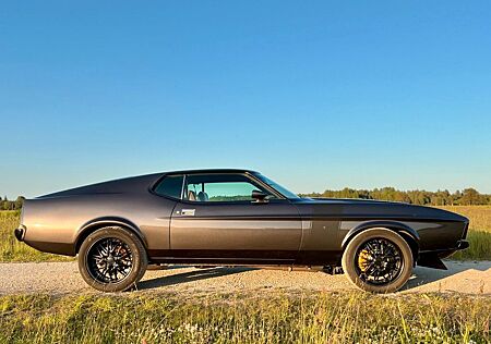 Ford Mustang Mach 1 Restomod Coyote Swap