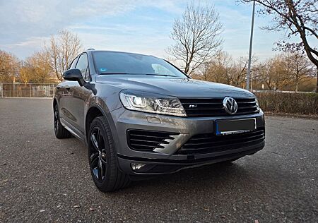 VW Touareg Volkswagen 3.0 V6 TDI R-LINE/PANORAMA/AHK/LEDER