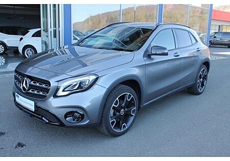 Mercedes-Benz GLA 200 Urban Automatik Night Paket LED SHZ Assi