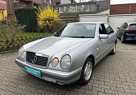 Mercedes-Benz E 200 Elegance, TÜV NEU, wenig KM