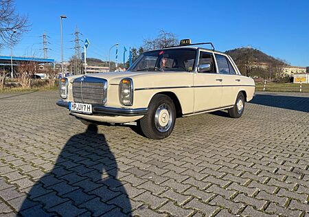 Mercedes-Benz 200 200D /8 W115 Taxi original 450