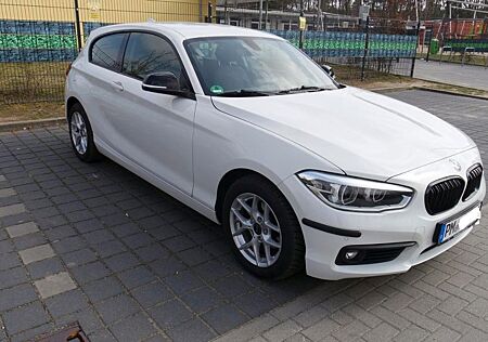 BMW 118i Advantage LED, Navi, Klimaaut., Sitzhzg.