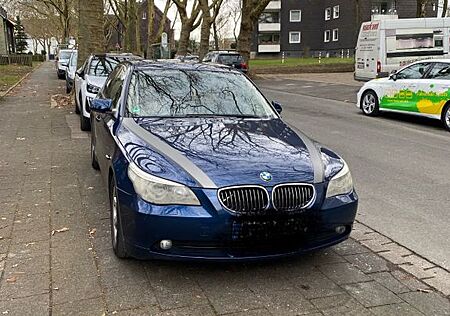 BMW 523i A -