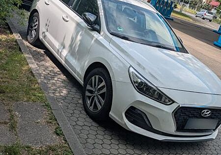 Hyundai i30 1.4 T-GDI YES! DCT YES!