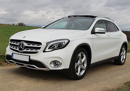 Mercedes-Benz GLA 220 4MATIC, LED, PANO, AHK, SHz