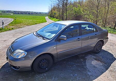 Toyota Corolla 1.4 - Treuer Begleiter abzugeben