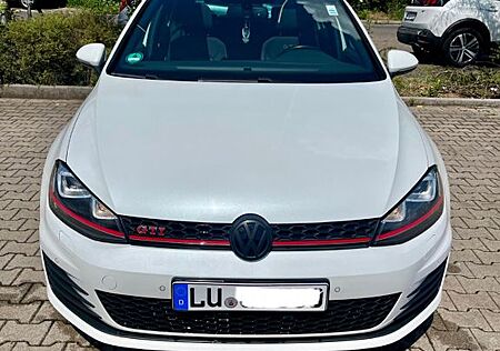 VW Golf Volkswagen 7 GTI Performance Scheckheft,Navi,Pano usw.