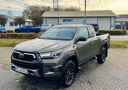 Toyota Hilux 4x4 Extra Cab Invicible
