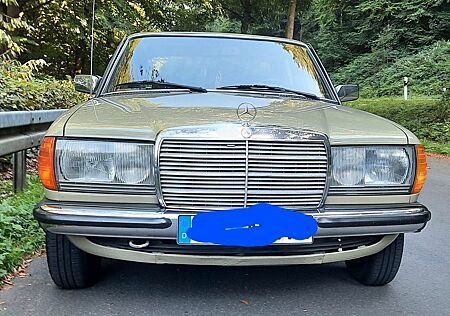 Mercedes-Benz 240 Mercedes w123 D