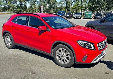 Mercedes-Benz GLA 200 Mercedes - Automatik