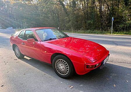 Porsche 924 rot H-Zulassung