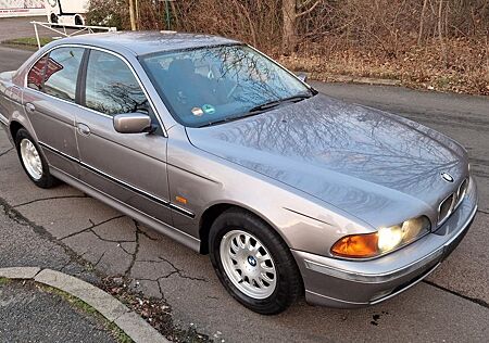 BMW 523i