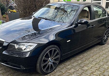 BMW 320i Top gepflegt, Nichtraucher