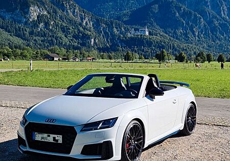 Audi TTS TFSI S tronic quattro Roadster - 320 HP