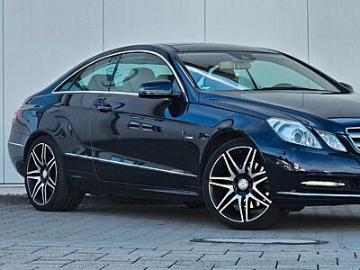Mercedes-Benz E 300 CGI Coupe BE Navi Klima PDC AMG