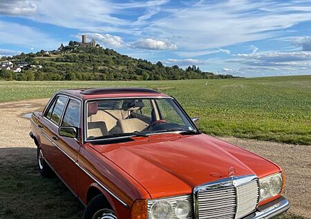 Mercedes-Benz 230 Oldtimer Mercedes Benz 123 E230
