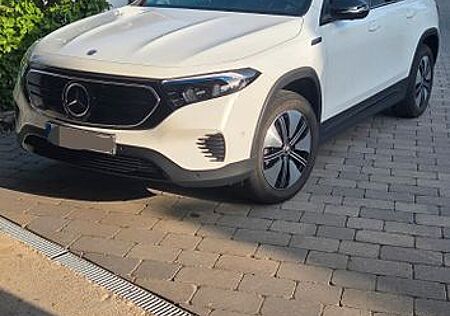 Mercedes-Benz EQB 300 4MATIC - electric Art - Distronic - Pano