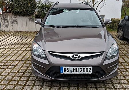 Hyundai i30 gebraucht kaufen Hyundai i30 CW blue 1.6 CRDi Comfort Comfort