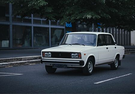 Lada 1990 2105 !!!