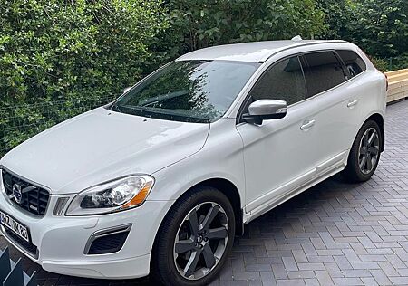 Volvo XC 60 XC60 D5 AWD Momentum R Design