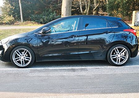 Hyundai i30 1.4 Top Ausstattung, TÜV NEU, Wenig KM