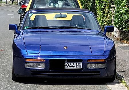 Porsche 944
