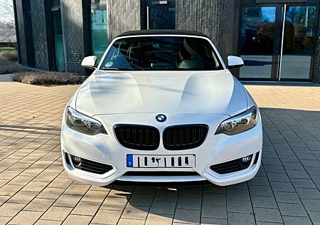BMW 220i Cabrio -- TÜV 09/27 * NAVI * AHK * Gepflegt