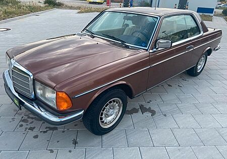 Mercedes-Benz 230 C W123 H-Kennzeichen