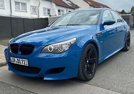 BMW M5 E60 V10 LAGUNA SECA BLAU CIC HUD