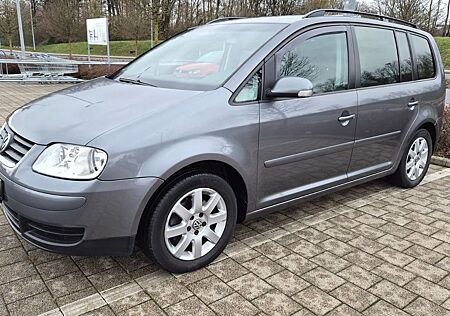 VW Touran Volkswagen Top gepflegter SK NEU Bis Sonntag 1400€