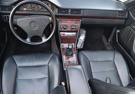 Mercedes-Benz E 200 W124 A124 Cabrio E200