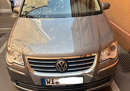 VW Touran Volkswagen 2.0 TDI Automatik 170 PS