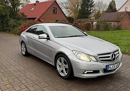 Mercedes-Benz E 250 Coupé CDI BlueEFFICIENCY ELEGANC...