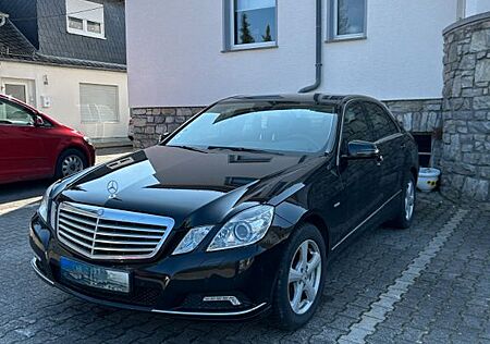 Mercedes-Benz E 200 Mercedes E200 CGI Standheizung Massage Xenon