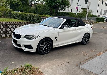 BMW 218i Cabrio M Paket Navi Kamera LED 8-fach Klima